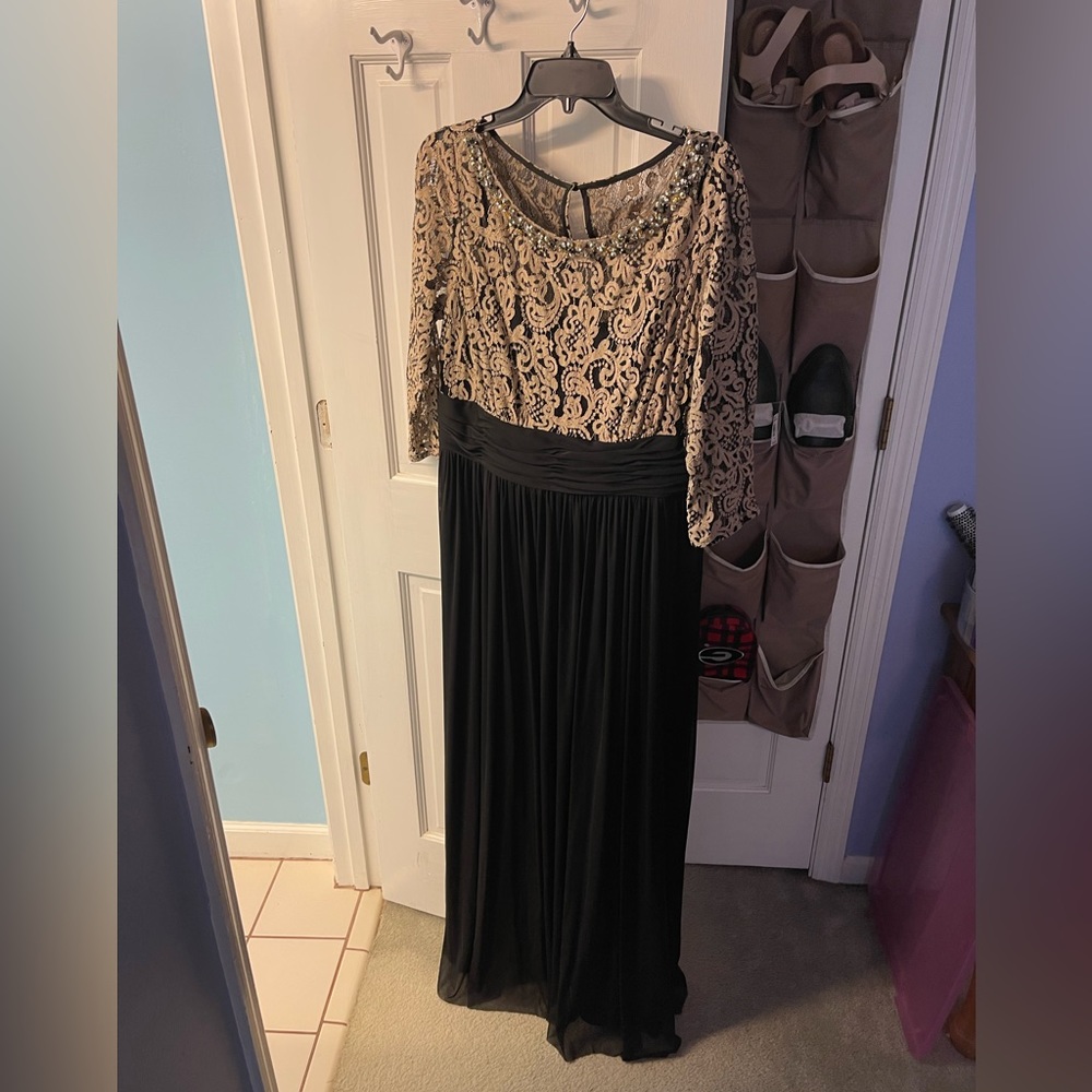 Jessica Howard Mother of the Bride or Groom Formal Dress with beaded neckline